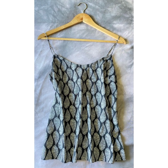 B&W Leaf Tank - Picture 8 of 9